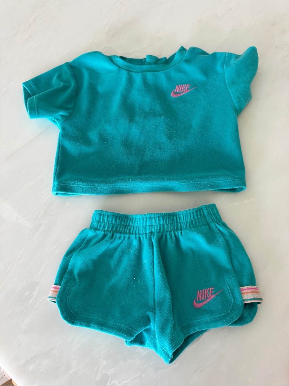 Nike toddler Girls' Teal Short Set with Pink Logo